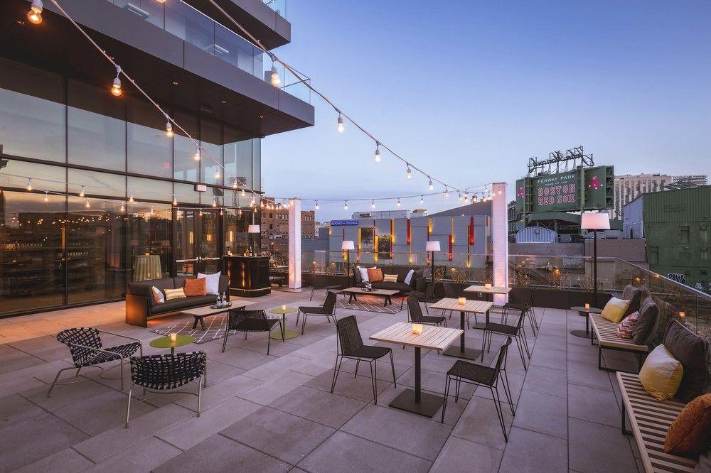 Hotel Commonwealth Бостън Екстериор снимка The rooftop lounge at the Hotel Commonwealth