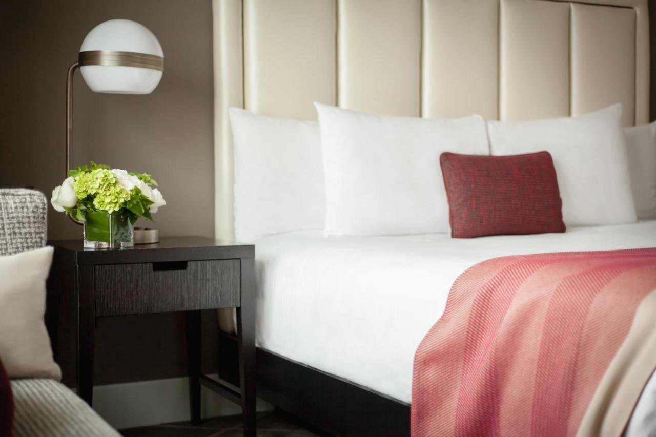 Hotel Commonwealth Бостън Екстериор снимка A bedroom at the Mandarin Oriental Washington DC