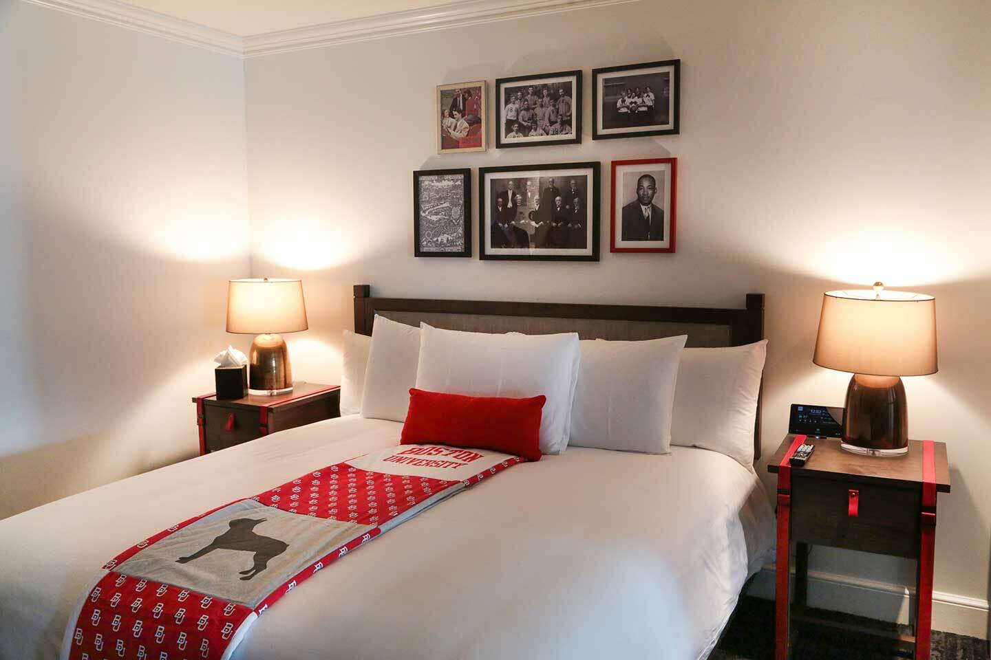 Hotel Commonwealth Бостън Екстериор снимка A room at the Hotel Vermont