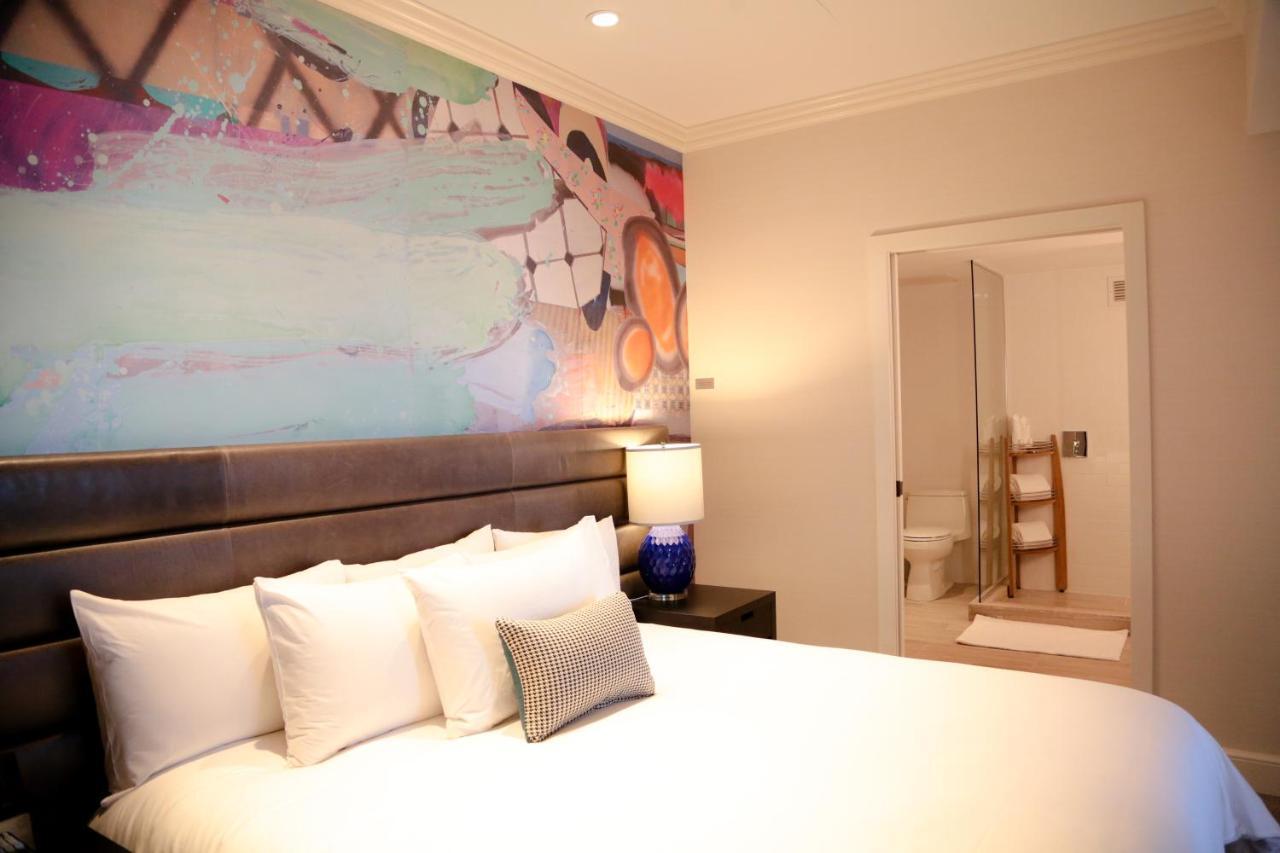 Hotel Commonwealth Бостън Екстериор снимка A bedroom at the Hotel