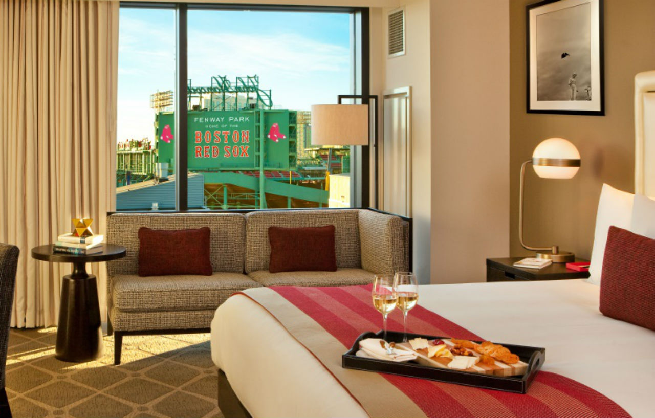 Hotel Commonwealth Бостън Екстериор снимка A guest room at the Wynn